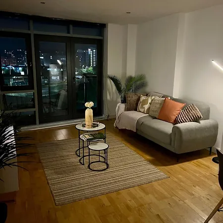 Apartment Stylish & Spacious 2bd With Balcony Leeds (West Yorkshire)