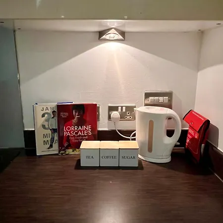 Stylish & Spacious 2bd With Balcony Apartment *