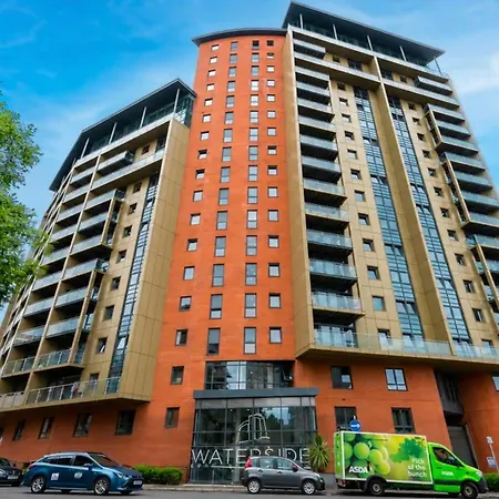 Stylish & Spacious 2bd With Balcony