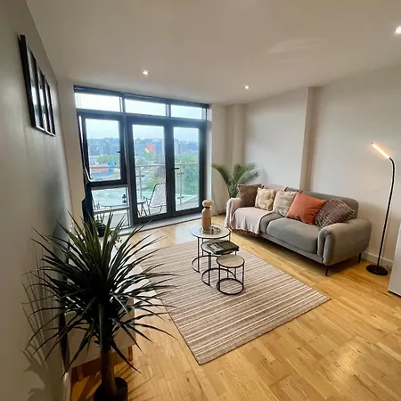 Apartment Stylish & Spacious 2bd With Balcony Leeds (West Yorkshire)