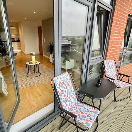 Stylish & Spacious 2bd With Balcony Leeds (West Yorkshire)