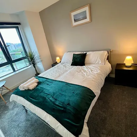 Stylish & Spacious 2bd With Balcony Apartment