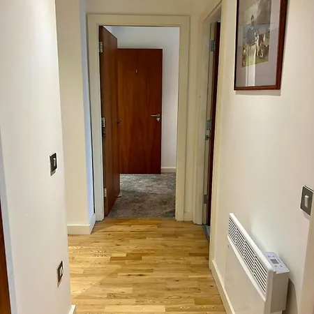 Stylish & Spacious 2bd With Balcony Apartment