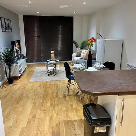 Apartment Stylish & Spacious 2bd With Balcony Leeds (West Yorkshire)