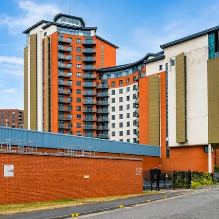 Stylish & Spacious 2bd With Balcony Apartment